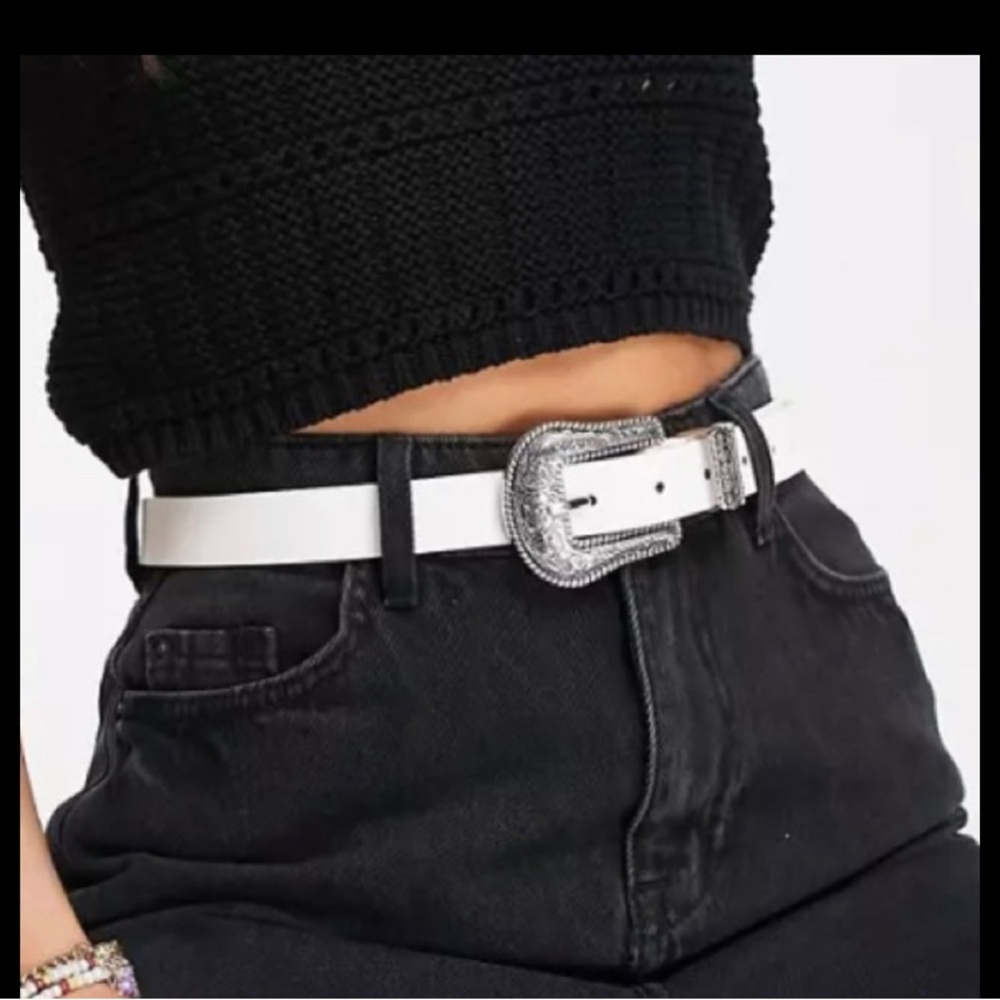 ABERCROMBIE And Fitch leather belt in White. LARGE